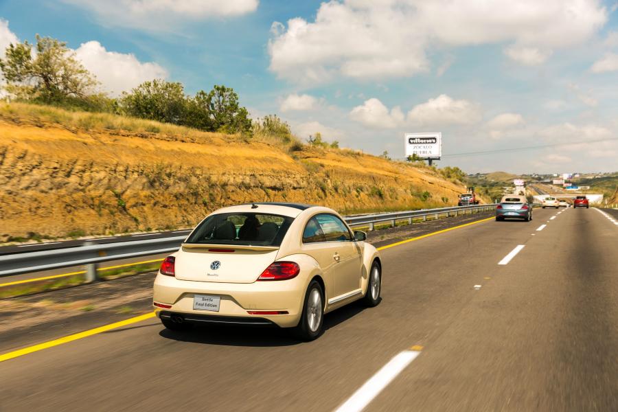  Volkswagen Beetle SE Final Edition 2018 года  (NA) (фото 9 из 15)